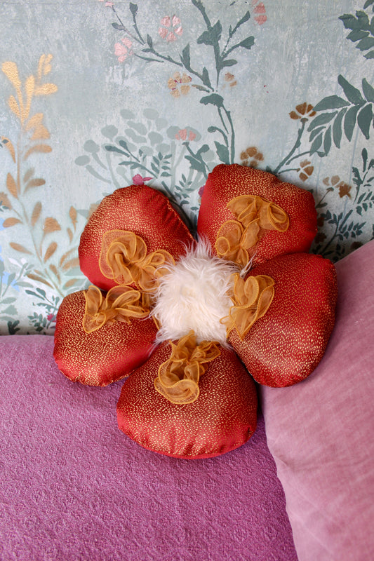 PRE-ORDER Daisy Pillow