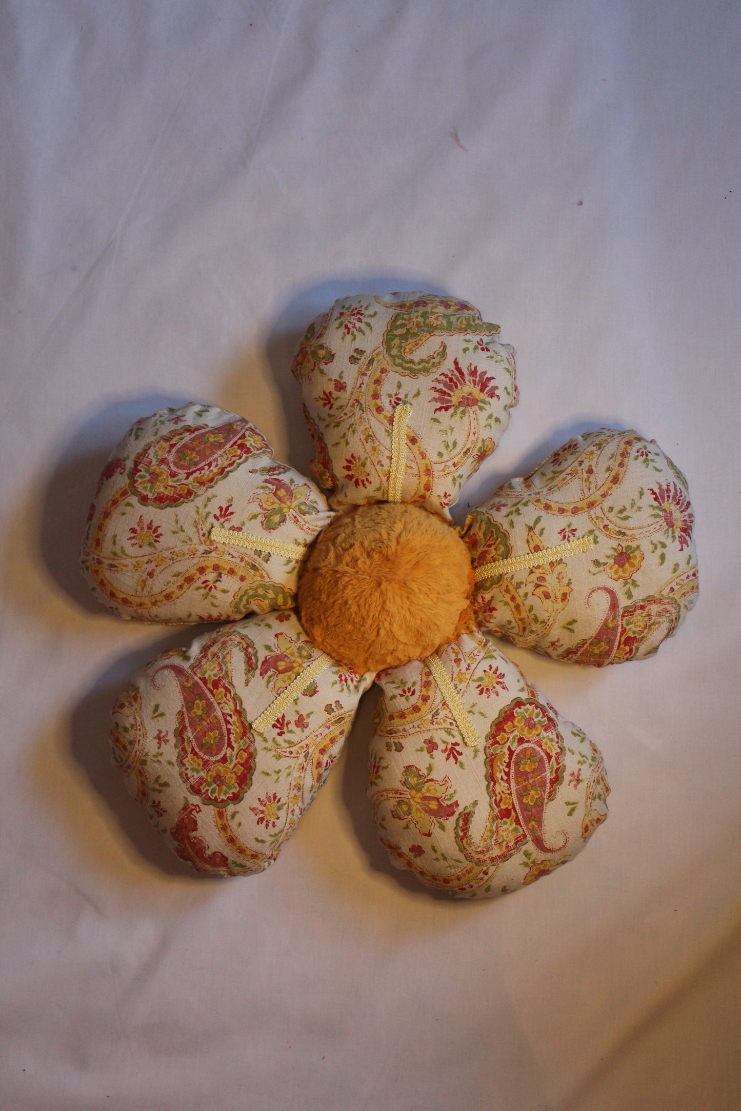 PRE-ORDER Daisy Pillow