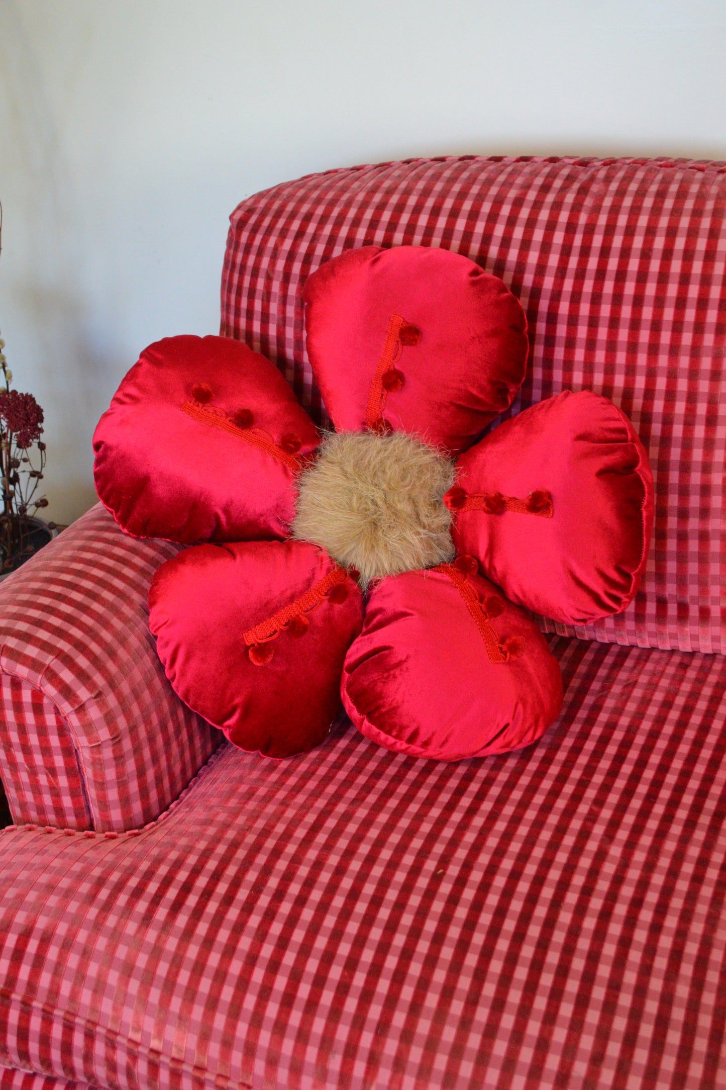 PRE-ORDER Daisy Pillow