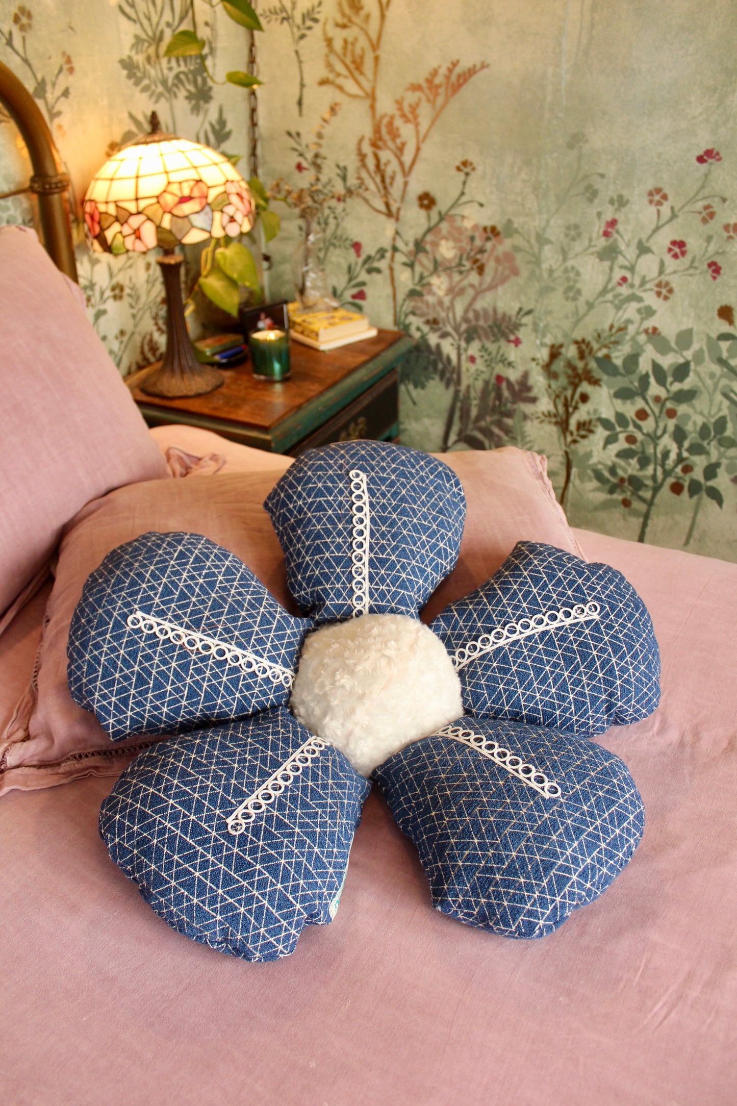 PRE-ORDER Daisy Pillow