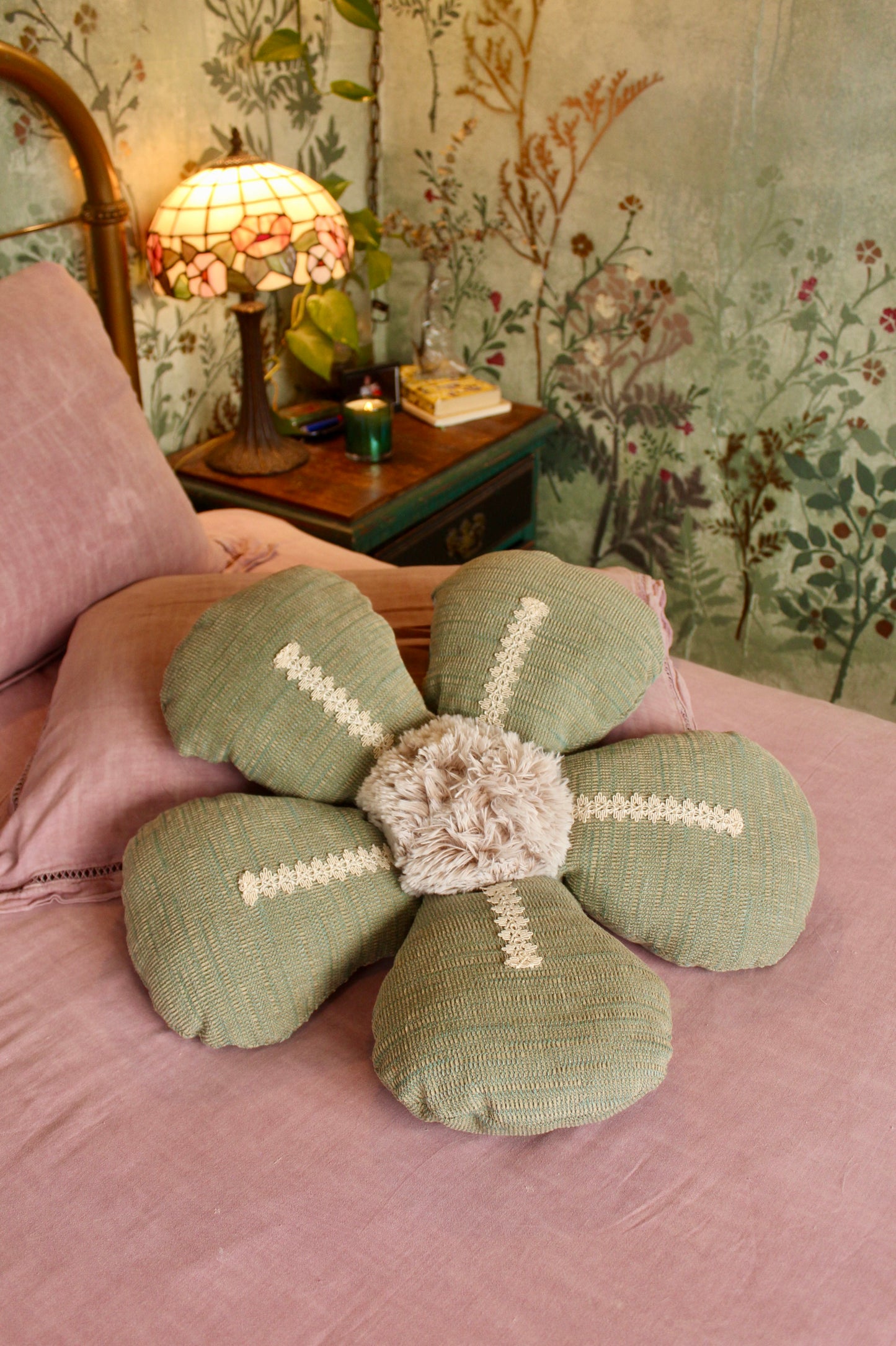 PRE-ORDER Daisy Pillow